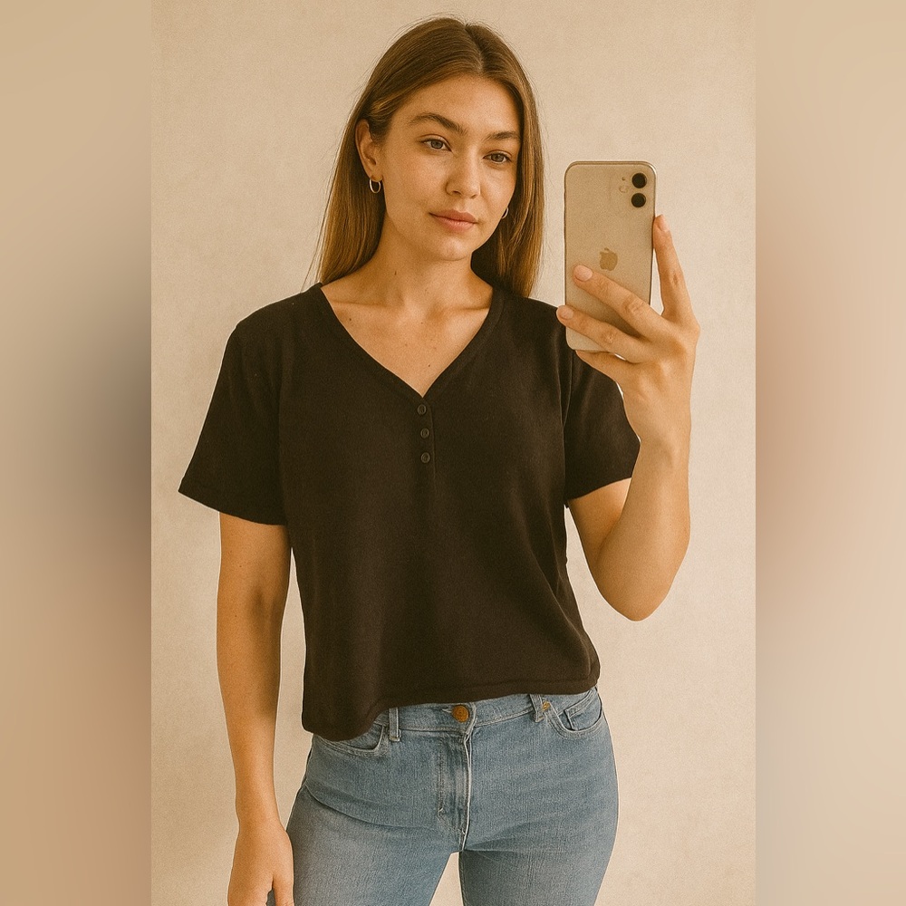 Gloria Vanderbilt Black mid sleeve top size medium